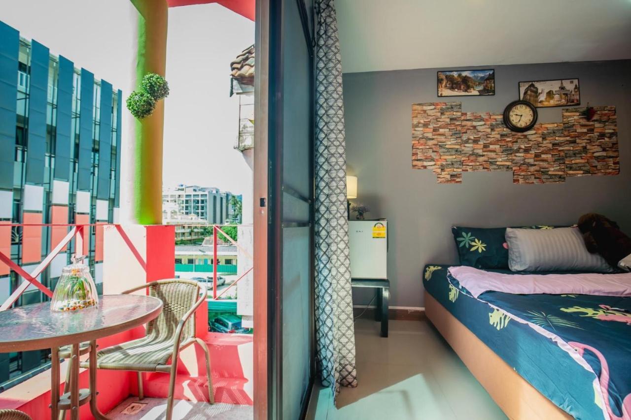 Menulis Coolly House Patong Panzió Kültér fotó