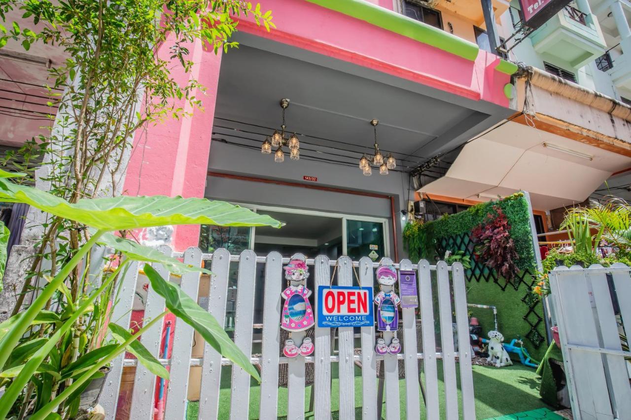 Menulis Coolly House Patong Panzió Kültér fotó